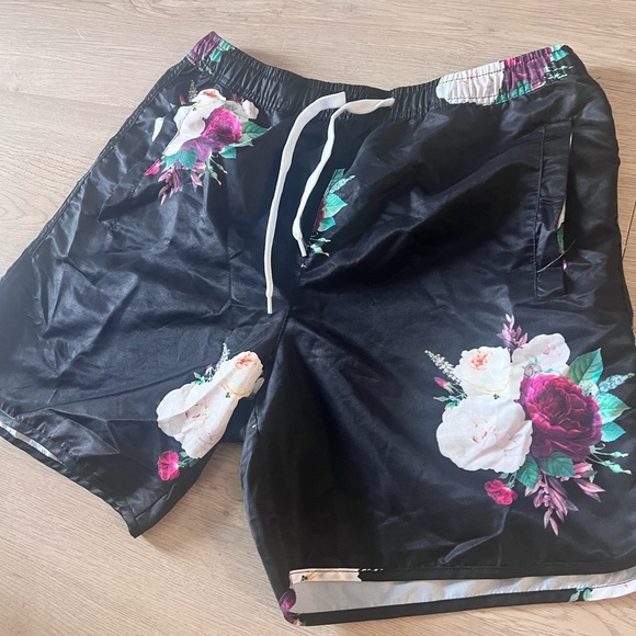Floral Black Swim Shorts Size Large - Picture 6 of 11
